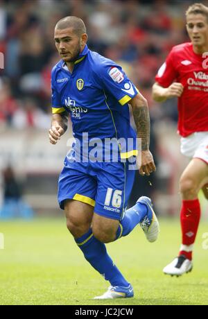 BRADLEY JOHNSON LEEDS UNITED FC LEEDS UNITED FC CITY GROUND NOTTINGHAM ANGLETERRE 15 Août 2010 Banque D'Images