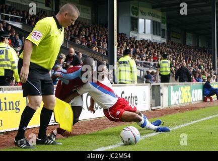 JONATHAN FORTE ET EDGAR DAVIDS SCUNTHORPE UNITED V PA DE CRISTAL PARC GLANFORD SCUNTHORPE ANGLETERRE 28 Août 2010 Banque D'Images