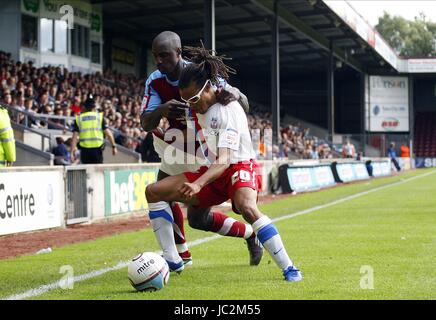 JONATHAN FORTE ET EDGAR DAVIDS SCUNTHORPE UNITED V PA DE CRISTAL PARC GLANFORD SCUNTHORPE ANGLETERRE 28 Août 2010 Banque D'Images