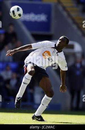 FABRICE MUAMBA des Bolton Wanderers FC STADE REEBOK BOLTON ANGLETERRE 29 Août 2010 Banque D'Images