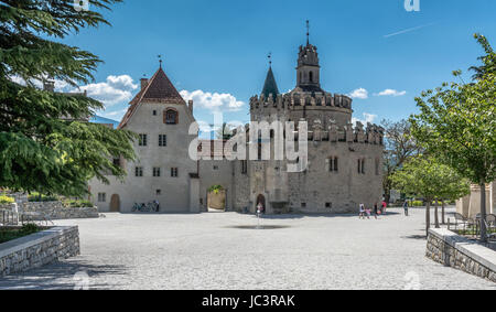 Le monastère est le plus grand complexe dans le Tyrol et est extrêmement bien conservé Banque D'Images
