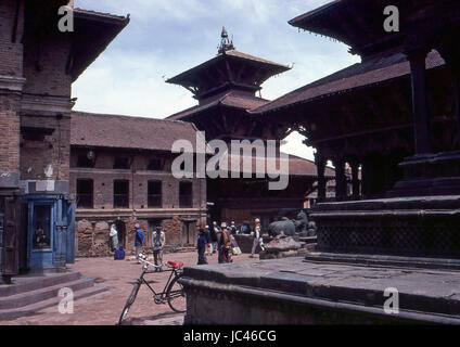 Reportage au Népal 1980. Katmandou, Patan Durbar Square (Ces monuments ont été détruits par le séisme du 25 avril 2015) Banque D'Images