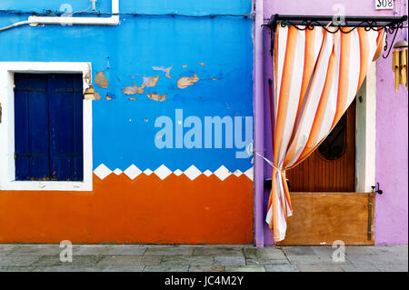 Italie. Vénétie. Les maisons colorées du village de Burano Banque D'Images