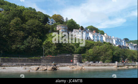 Vue sur le port, une journée d'été à Cornwall, UK Banque D'Images