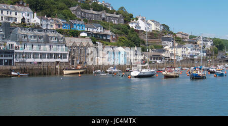 Vue sur le port, une journée d'été à Cornwall, UK Banque D'Images