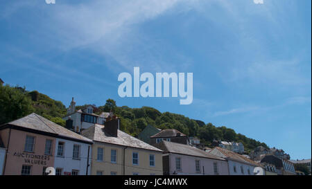 Vue sur le port, une journée d'été à Cornwall, UK Banque D'Images