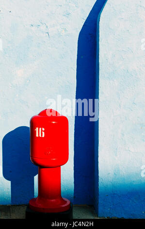 taly. Vénétie. Les maisons colorées du village de Burano. Banque D'Images