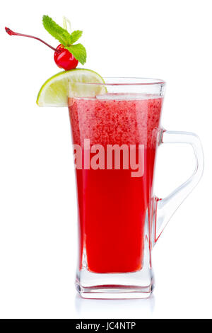 Verre de thé chaud à la menthe fraîche et cherry berry isolated on white Banque D'Images