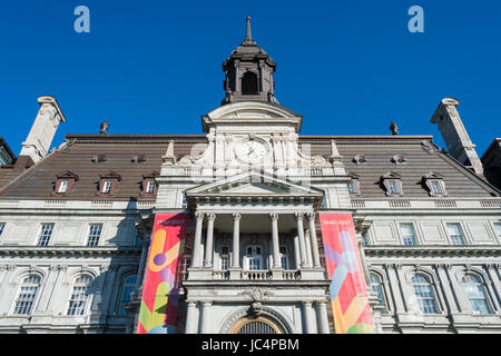 Montréal, Canada. 10 juin 2017. L'Hôtel de Ville de Montréal plus de ciel bleu Banque D'Images