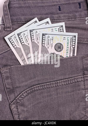 Projets de dollars dans la poche arrière de jeans noir Banque D'Images