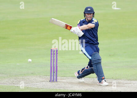 Yorkshire's Gary Ballance hits contre Surrey, au cours de la Royal London One Day Cup, quart-de-finale à Headingley, Leeds. Banque D'Images