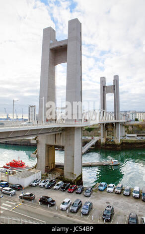 Pont de Recouvrance Brest est une ville de la FinistÃ dÃ©partement¨re en Bretagne, dans le nord-ouest de la France. Situé dans une position abritée non loin de la pointe ouest de la péninsule bretonne, et l'extrémité ouest de la France métropolitaine, Brest est un important port et le deuxième port militaire français après Toulon. Banque D'Images