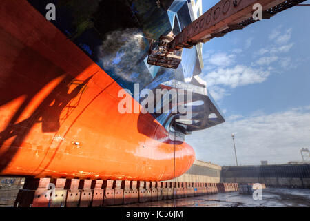 Navals Damen & Conversion a des décennies d'expérience dans la réparation, la transformation, l'entretien, la réparation et l'Harbour et des projets de voyage, réalisant plus de 1 500 emplois par an pour tous les types de navires et plates-formes. Banque D'Images