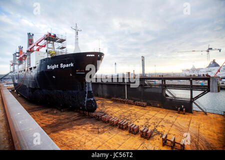 Navals Damen & Conversion a des décennies d'expérience dans la réparation, la transformation, l'entretien, la réparation et l'Harbour et des projets de voyage, réalisant plus de 1 500 emplois par an pour tous les types de navires et plates-formes. Banque D'Images