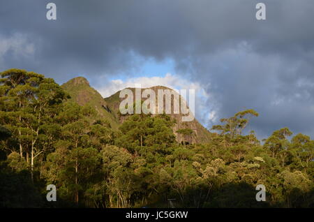 Les nuages et la montagne au Brésil Banque D'Images