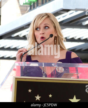 Kurt Russell et Goldie Hawn Cérémonie étoile sur le Hollywood Walk of Fame en vedette : Reese Witherspoon  Où : Los Angeles, California, United States Quand : 04 mai 2017 Credit : Nicky Nelson/WENN.com Banque D'Images