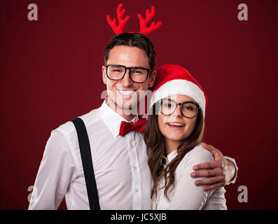 Portrait de lovely couple en période de Noël Banque D'Images