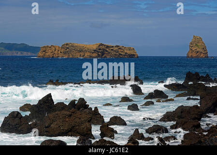 Look de Ponta do Arieiro e sur les îles Deltado et Em Pe, Madalena, Pico, Açores, Portugal, Blick von Ponta do Arieiro auf die Inseln und Deltado Banque D'Images