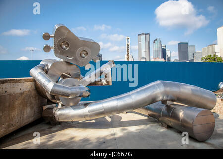 Metal sculpture "L'homme", dans le quartier de Deep Ellum, Dallas, Texas Banque D'Images