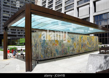 CHICAGO - le 29 mai : "Les Quatre Saisons", mosaïque de Marc Chagall dans l'Exelon Plaza à Chicago, est montré ici le 29 mai 2016. La mosaïque a été consacré o Banque D'Images