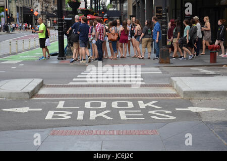 CHICAGO - 29 MAI : Bike Lane à Chicago, présenté le 29 mai 2016. Le réseau vélo sur rue à Chicago est de plus de 225 milles de long. Banque D'Images