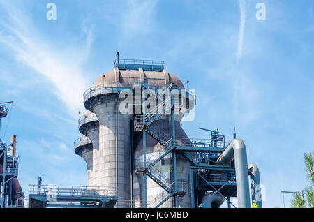 Landschaftspark Duisburg Nord, der guinée Hochofenbetrieb à Duisburg Allemagne wurde 1985 stillgelegt, Das alte Industriegelände bestehend aus drei Hochöfen und verschiedenen Industrie Coaching der Öffentlichkeit zugänglich gemacht,Blick auf Hochofen. Aufnahmen der l avec l'Poste. Banque D'Images