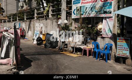 Petite ruelle soi soi DianaTrash hors des bidonvilles dans le lieu à Pattaya en Thaïlande Banque D'Images