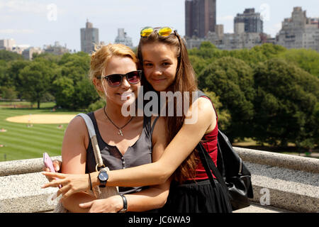 Les touristes. Mather et sa fille. Central Park. Manhattan. La ville de New York. US 17, 18, 19, 20, 21, 25, 40, 44, 45, 49, 50, 54, ans, ans Banque D'Images