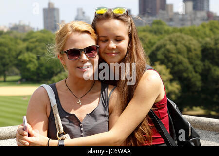 Les touristes. Mather et sa fille. Central Park. Manhattan. La ville de New York. US 17, 18, 19, 20, 21, 25, 40, 44, 45, 49, 50, 54, ans, ans Banque D'Images