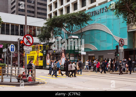 Hong Kong traditionnel de trams et Tiffany Store, Hong Kong Banque D'Images