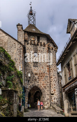 France, Cantal (15), Salers, labellisé Les Plus Beaux Villages de France , la Porte du Beffroi // France, Cantal, Salers, étiqueté Les Plus Beaux Vi Banque D'Images