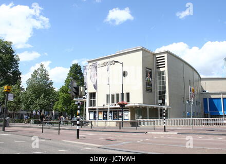 Stadsschouwburg Utrecht (Théâtre de la ville) à Lucasbolwerk, Utrecht, Pays-Bas. Conçu en 1937 par le célèbre architecte moderniste néerlandais Willem Dudok. Banque D'Images