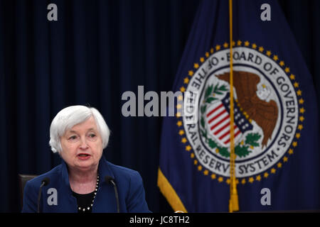 Washington, USA. Mar 15, 2017. Photo prise le 15 mars 2017 La Réserve fédérale américaine montre Présidente Janet Yellen s'exprimant lors d'une conférence de presse à Washington, DC, aux Etats-Unis. Réserve fédérale américaine le 14 juin a soulevé l'intérêt de référence pour la quatrième fois depuis décembre 2015, et dévoilé des plans pour commencer la taille de son bilan. Credit : Yin Bogu/Xinhua/Alamy Live News Banque D'Images