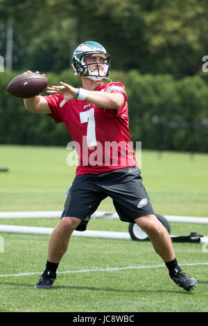 Philadelphie, Pennsylvanie, USA. 14 Juin, 2017. Philadelphia Eagles quarterback Dane Evans (7) en action au cours de l'OTA au complexe NovaCare à Philadelphie, Pennsylvanie. Christopher Szagola/CSM/Alamy Live News Banque D'Images