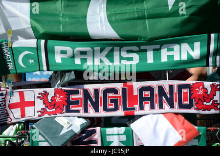 Une vue générale de l'Angleterre et le Pakistan de marchandises pour le vendre avant l'ICC Champions trophy, semi-finale au Stade de Cardiff au Pays de Galles. Banque D'Images