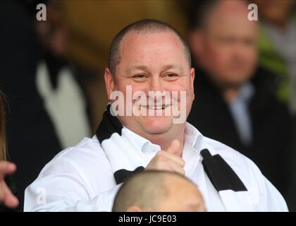 Heureux MIKE ASHLEY PETERBOROUGH V NEWCASTLE UNITE LONDON ROAD PETERBOROUGH EN ANGLETERRE 03 Avril 2010 Banque D'Images