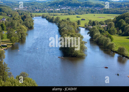 L'Allemagne, la Ruhr, vue depuis le Berger monument sur la colline de Hohenstein à Witten dans la rivière Ruhr. Banque D'Images