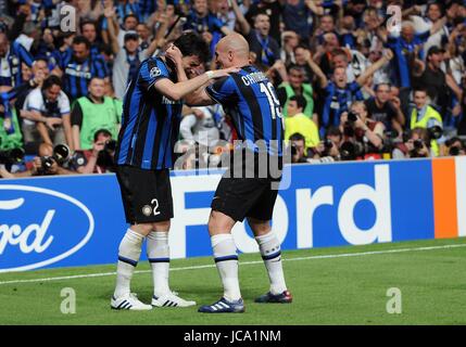 DIEGO MILITO ESTEBAN CAMBIASSO BAYERN MUNICH V INT V BAYERN MUNICH INTER MILAN SANTIAGO BERNABEU MADRID ESPAGNE 22 Mai 2010 Banque D'Images