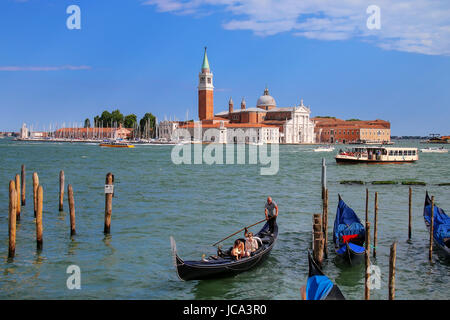 L'île de San Giorgio Maggiore vu de la place San Marco à Venise, Italie. Venise est situé dans un groupe de 117 petites îles qui sont séparées par des Banque D'Images
