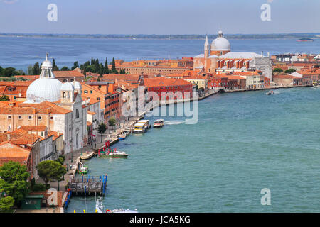 Voir l'île de Giudecca à Venise, Italie. Venise est situé dans un groupe de 117 petites îles qui sont séparés par des canaux et reliés par des ponts. Banque D'Images