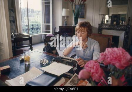 Françoise Sagan à Paris (135 avenue de Suffren). 18 octobre, 1968 Photo Michael Holtz Banque D'Images