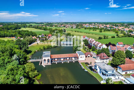 Ancienne usine hydroélectrique sur la rivière Ill à Eschau - Bas-Rhin, France Banque D'Images