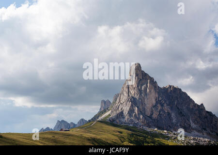 Passo Giau et Cima Ra Gusela, Dolomites, Italie. Banque D'Images