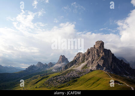 Passo Giau et Cima Ra Gusela, Dolomites, Italie. Banque D'Images