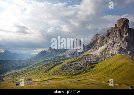 Passo Giau et Cima Ra Gusela, Dolomites, Italie. Banque D'Images