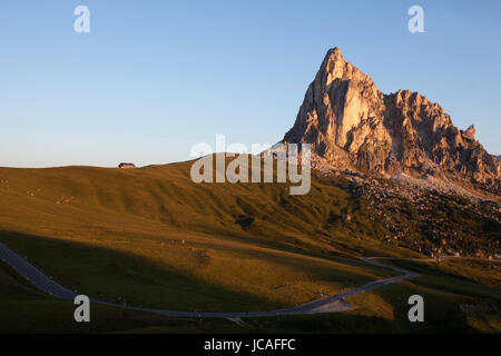 Passo Giau et Cima Ra Gusela, Dolomites, Italie. Banque D'Images