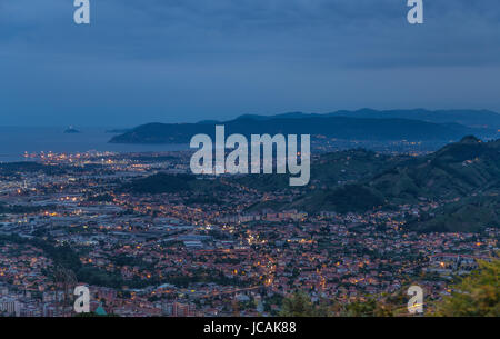 Vue panoramique de Marina di Massa, toscane, italie. Banque D'Images