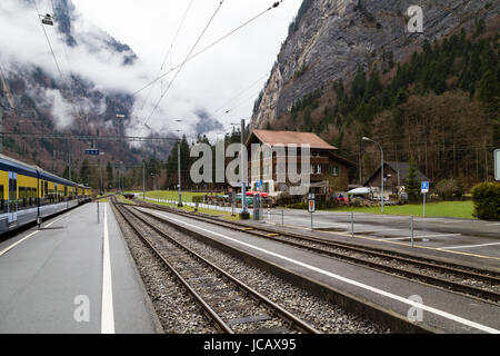 Une vue d'une gare à l'extérieur de Interlaken Banque D'Images