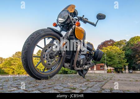 Pologne Varsovie, juin 12,2017 : Triumph Street Cup, style moderne classique moto. Bien connu de la connexion avec la boîte de vitesses du moteur parfait donne im fantastique Banque D'Images