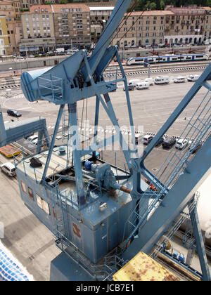 Avis de grue à quai à Port Ancona à bord de la Minoan Lines Ferry Cruise Olympia Banque D'Images